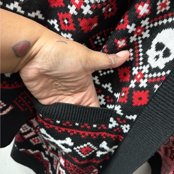 Skull Patterned Cardigan - Picture 2 of 4